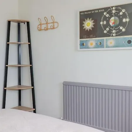 Spacious Artists In Traditional Cornish Town Holiday home