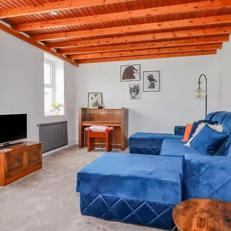 Holiday home Spacious Artists In Traditional Cornish Town *