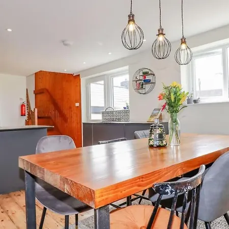 Holiday home Spacious Artists In Traditional Cornish Town *